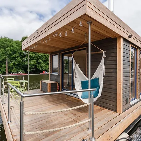 Hausboot Ahoi Hochwertiges Hausboote Mit Grosser Terrasse Und Kamin Hamburg Exterior photo