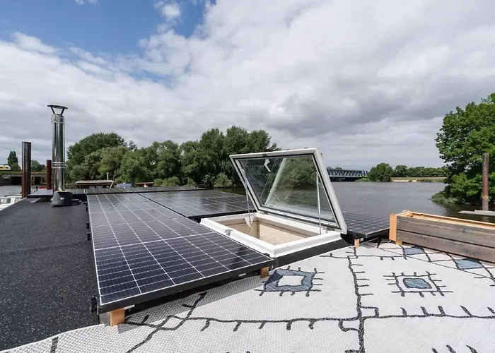 Hausboot Ahoi Hochwertiges Hausboote Mit Grosser Terrasse Und Kamin