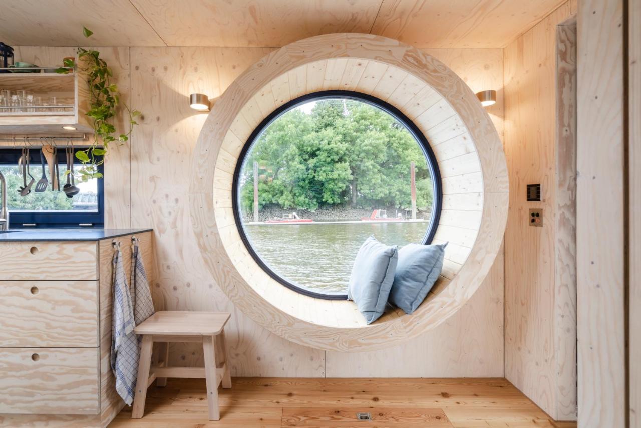 Botel Hausboot Ahoi Hochwertiges Hausboote Mit Grosser Terrasse Und Kamin