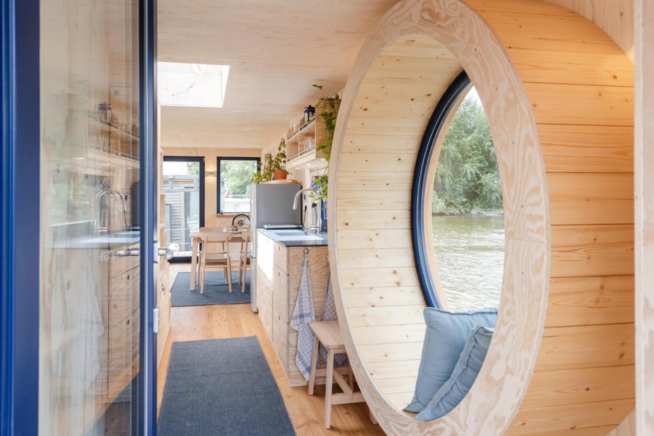 Botel Hausboot Ahoi Hochwertiges Hausboote Mit Grosser Terrasse Und Kamin *