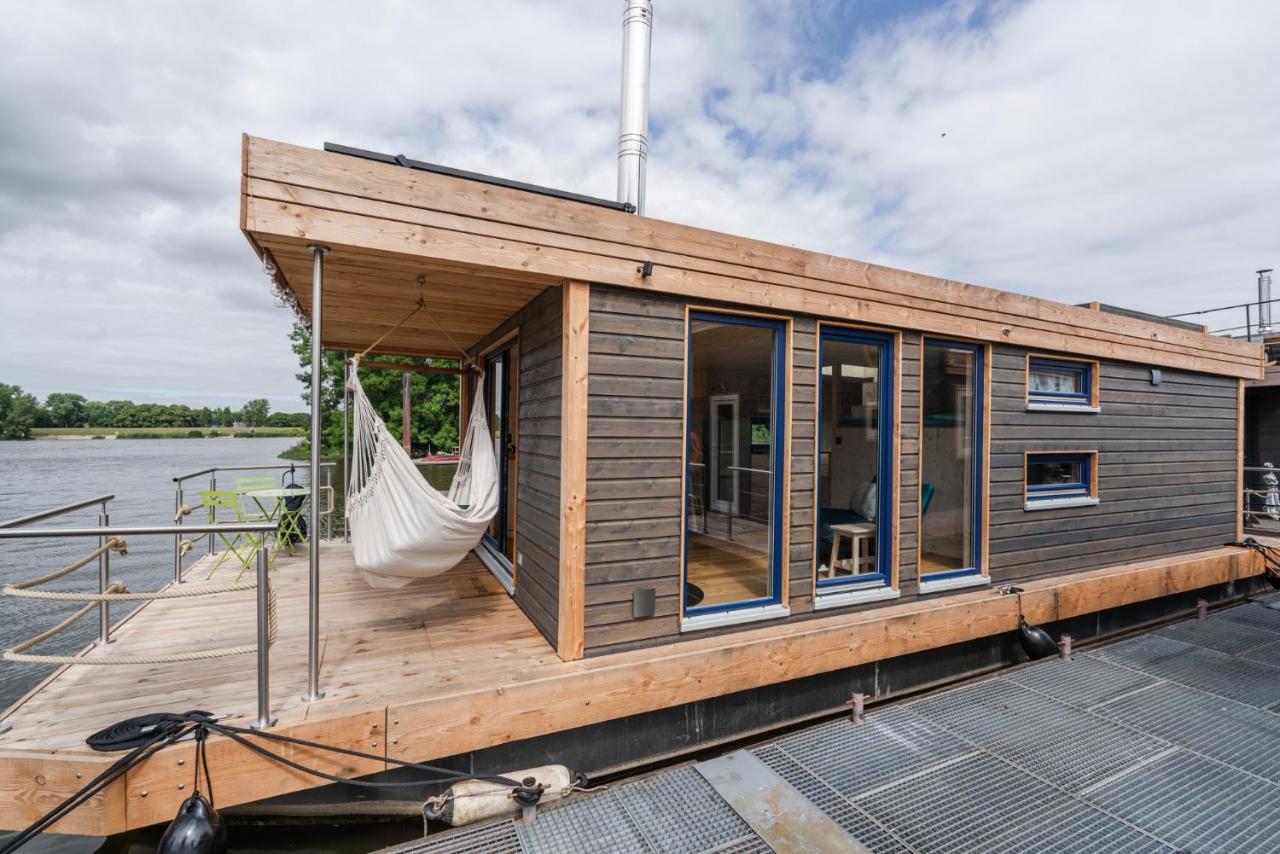 Hausboot Ahoi Hochwertiges Hausboote Mit Grosser Terrasse Und Kamin Botel *