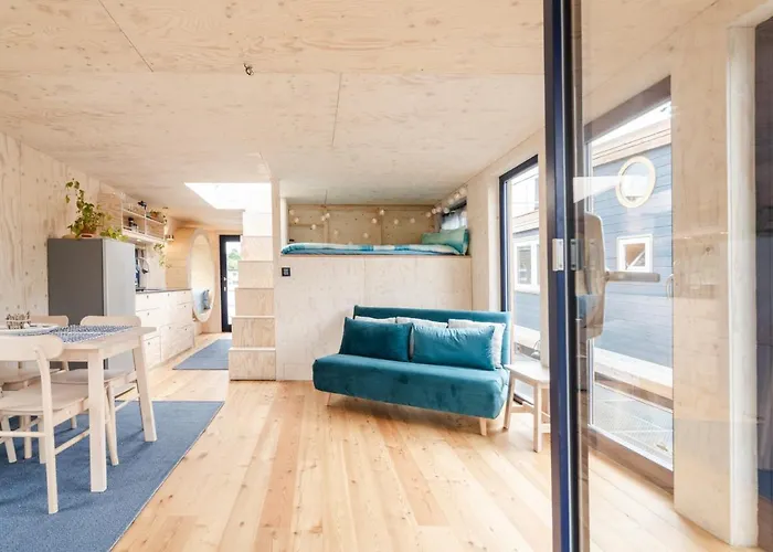 Hausboot Ahoi Hochwertiges Hausboote Mit Grosser Terrasse Und Kamin