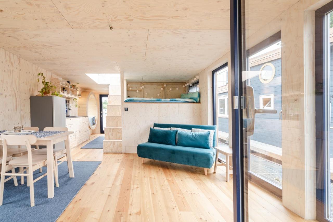 Hausboot Ahoi Hochwertiges Hausboote Mit Grosser Terrasse Und Kamin