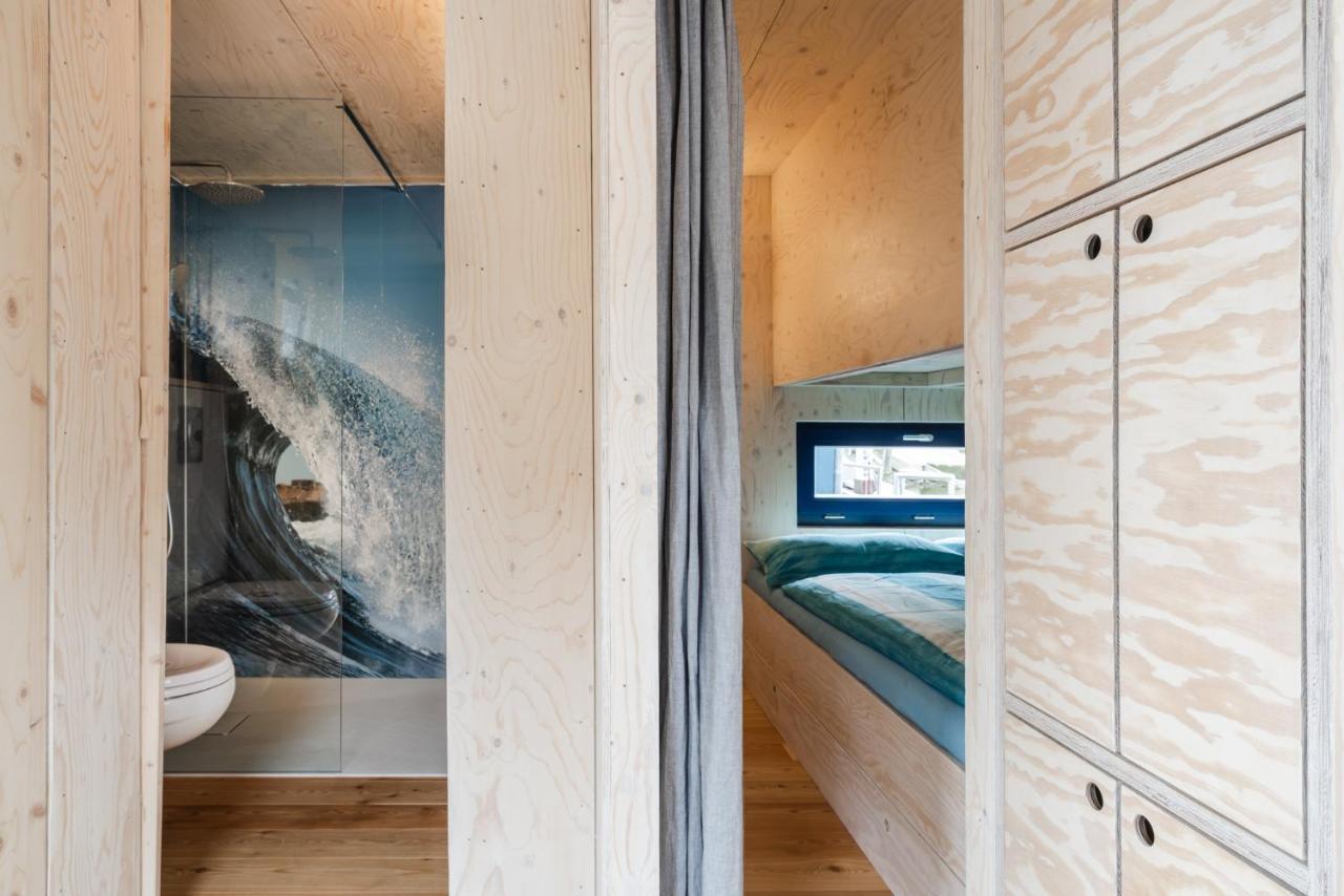 Hausboot Ahoi Hochwertiges Hausboote Mit Grosser Terrasse Und Kamin Гамбург