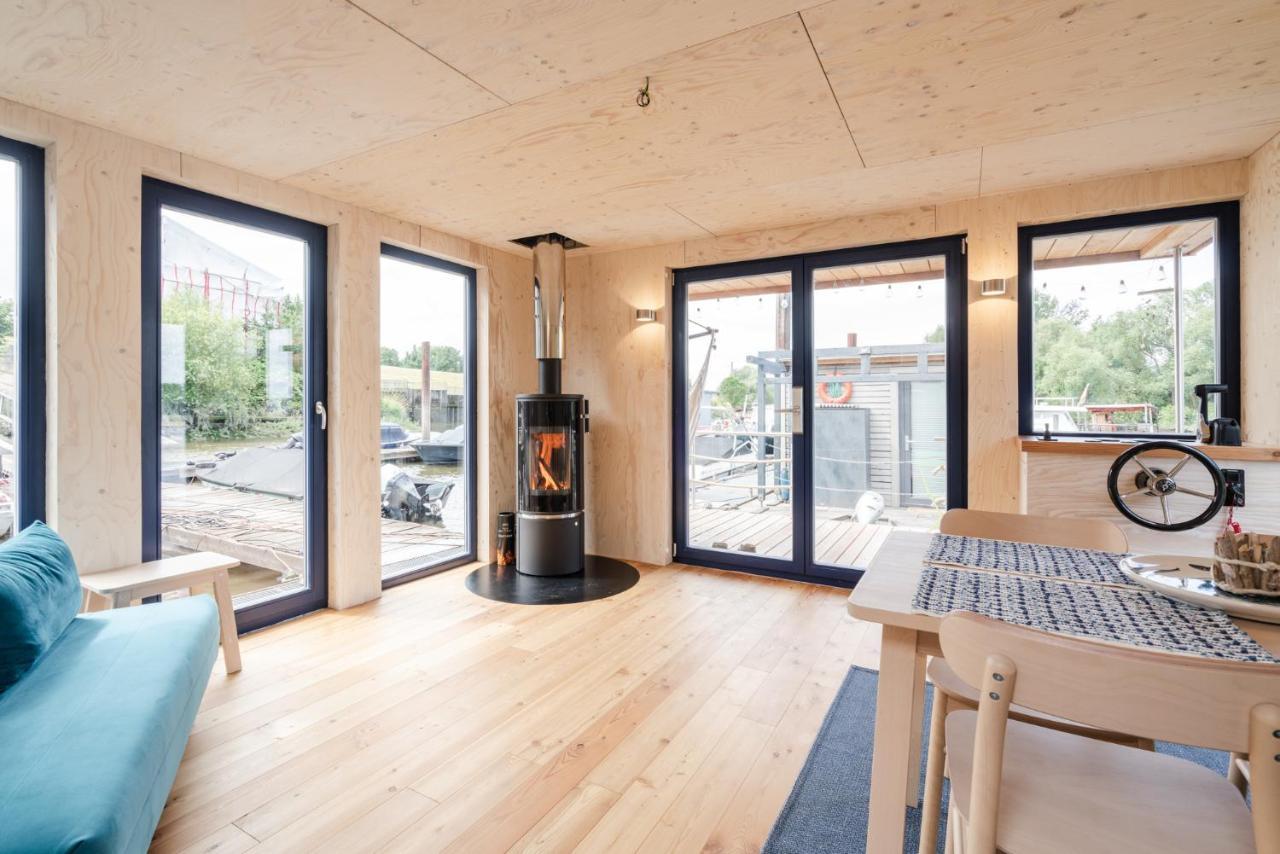 Hausboot Ahoi Hochwertiges Hausboote Mit Grosser Terrasse Und Kamin Ботель *